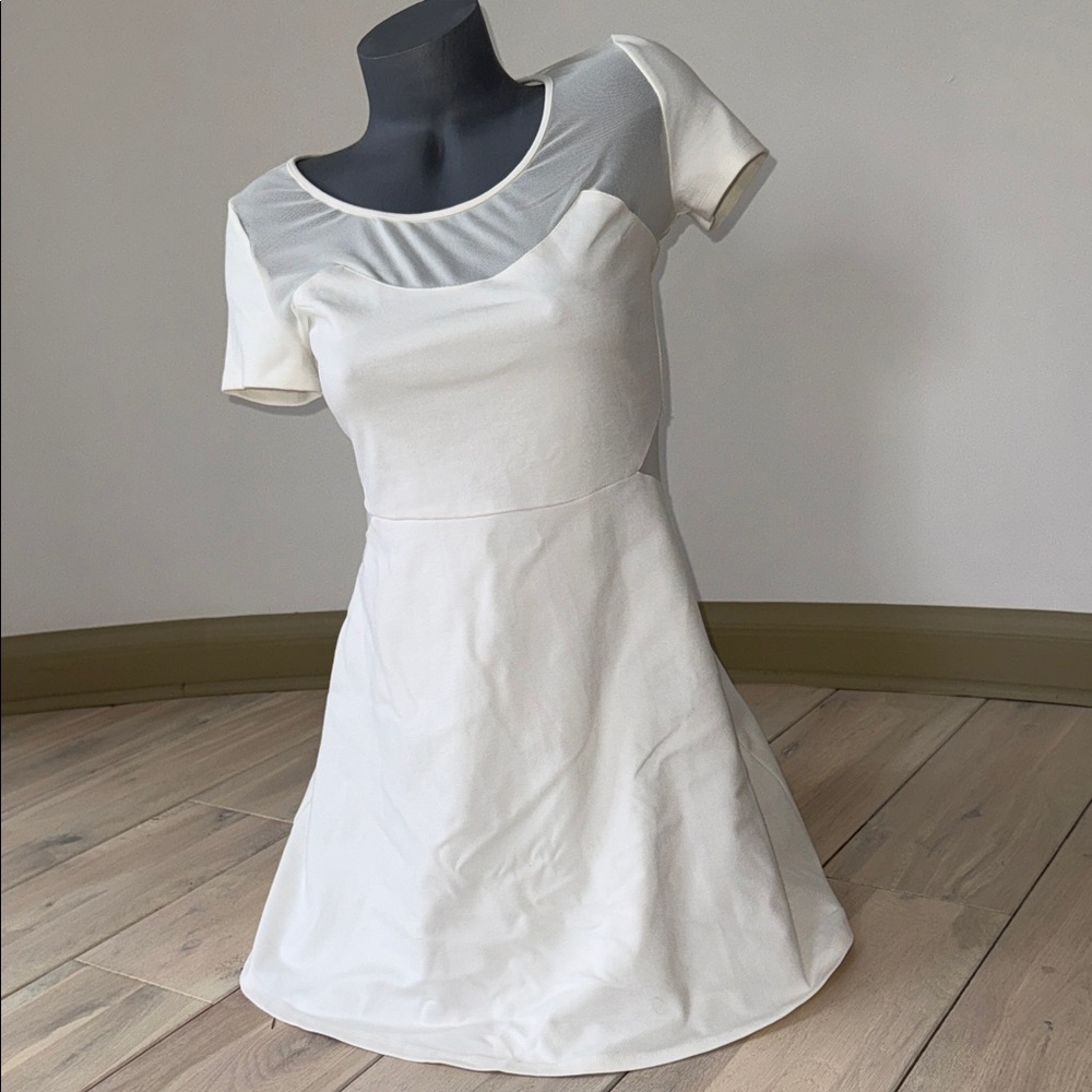 Like Mynded woman’s Elegant White Dress size Small